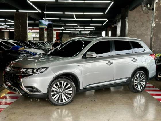 MITSUBISHI OUTLANDER 3.0 MIVEC V6 GASOLINA HPE-S AWD AUTOMÁTICO MITSUBISHI OUTLANDER 3.0 MIVEC V6 GASOLINA HPE-S AWD AUTOMÁTICO